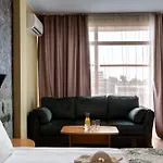 Avenue Hotel 2*