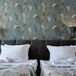 Avenue Hotel