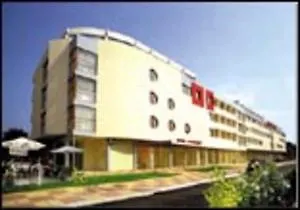 Avenue Hotel