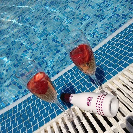 Hotell Avenue 2*